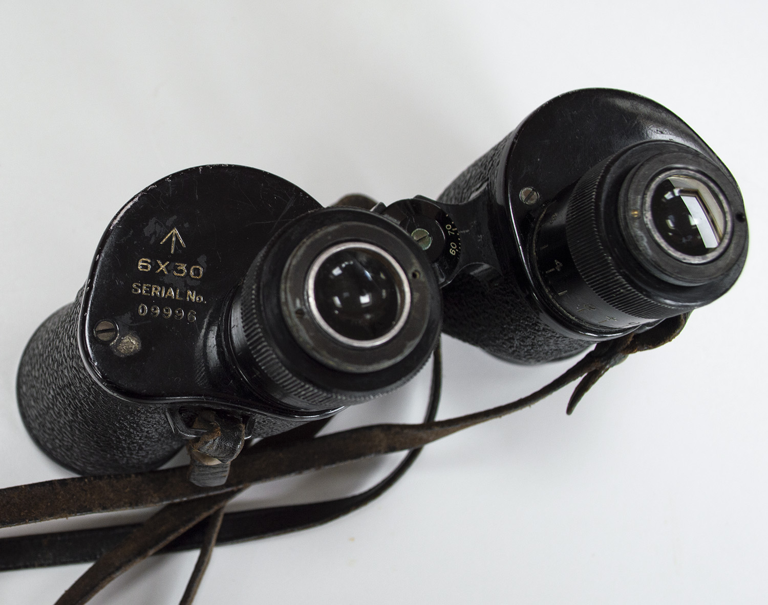 Vintage U.S. Navy and Army Universal Camera Corp. 6x30 Binoculars with leather case - Image 4