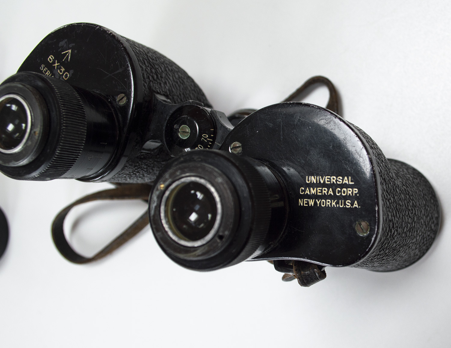 Vintage U.S. Navy and Army Universal Camera Corp. 6x30 Binoculars with leather case - Image 5