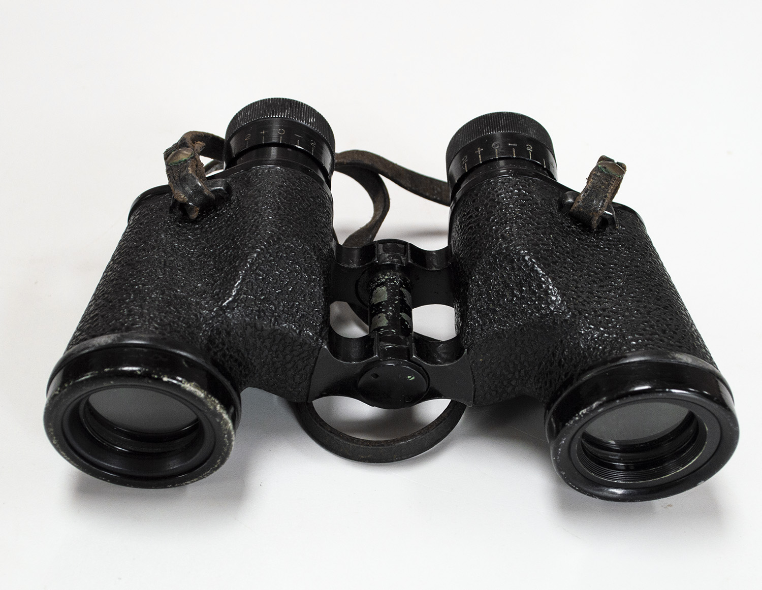 Vintage U.S. Navy and Army Universal Camera Corp. 6x30 Binoculars with leather case - Image 3