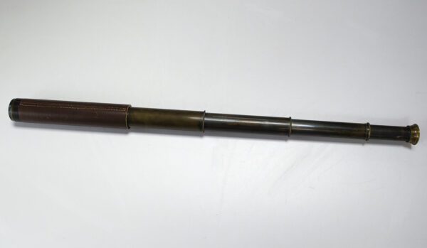 Britex Universal 4-draw x25 to x40 brass marine telescope with original twin cap leather case - Image 5