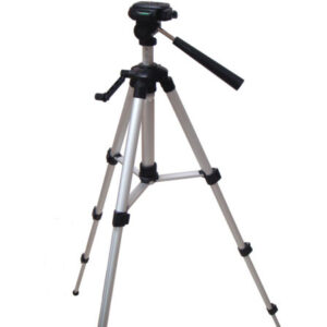 Large aluminium tripod with quick release plate. Standard 1/4" fitting screw. Reduced for shop clearance