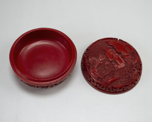 Vintage hand carved cinnabar lacquer circular box. 95mm diameter, 50mm high - Image 2