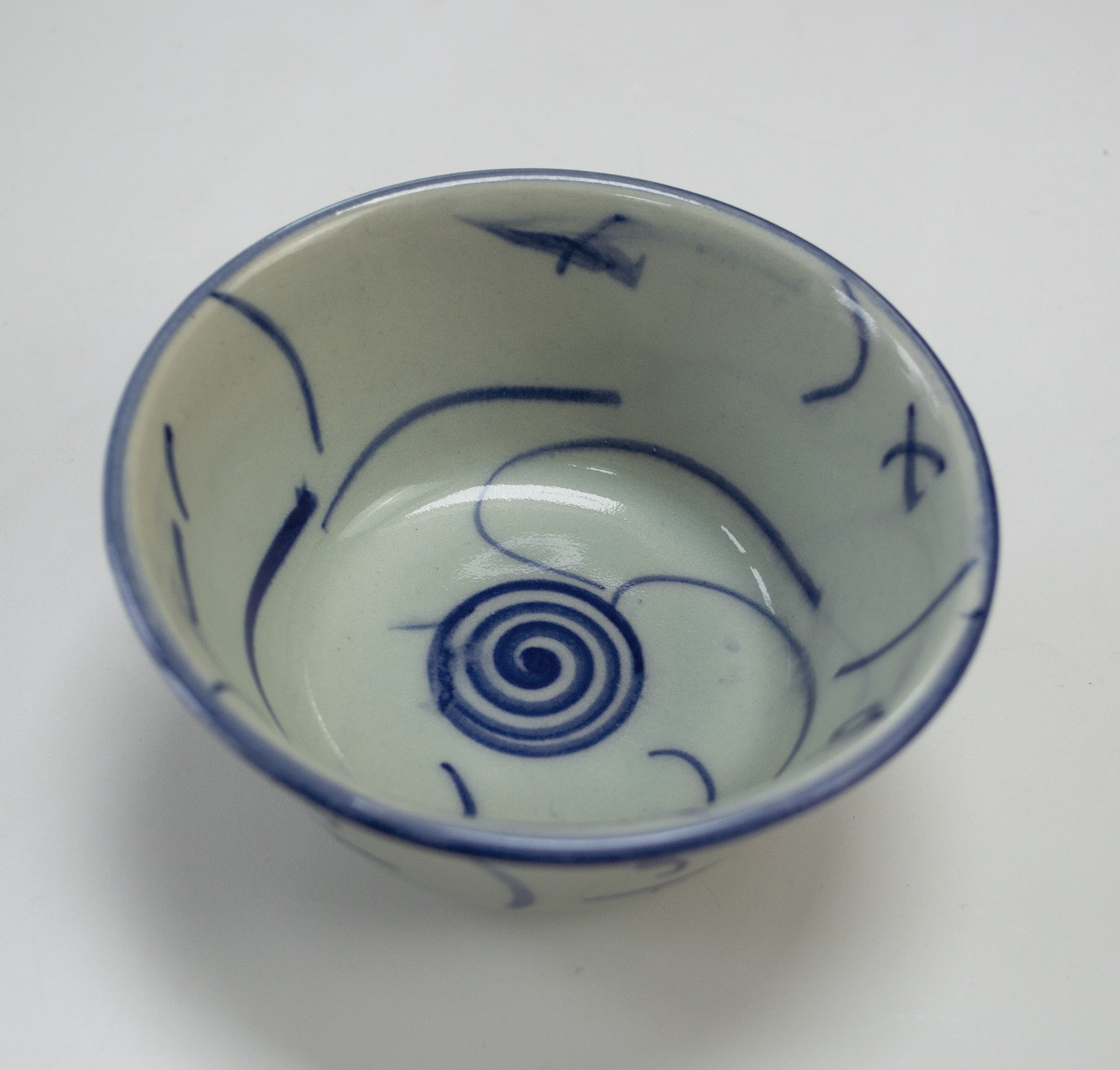 Vintage blue white floral porcelain bowl. 120mm diameter, 62mm high - Image 2