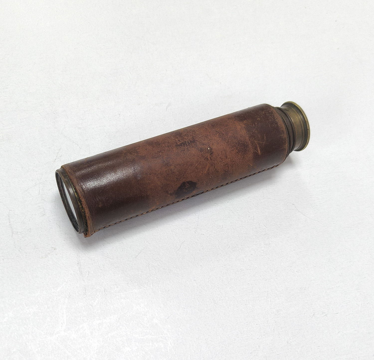 WW2 Britannic BC & Co. 3-draw 15x brass leather bound telescope - Image 3