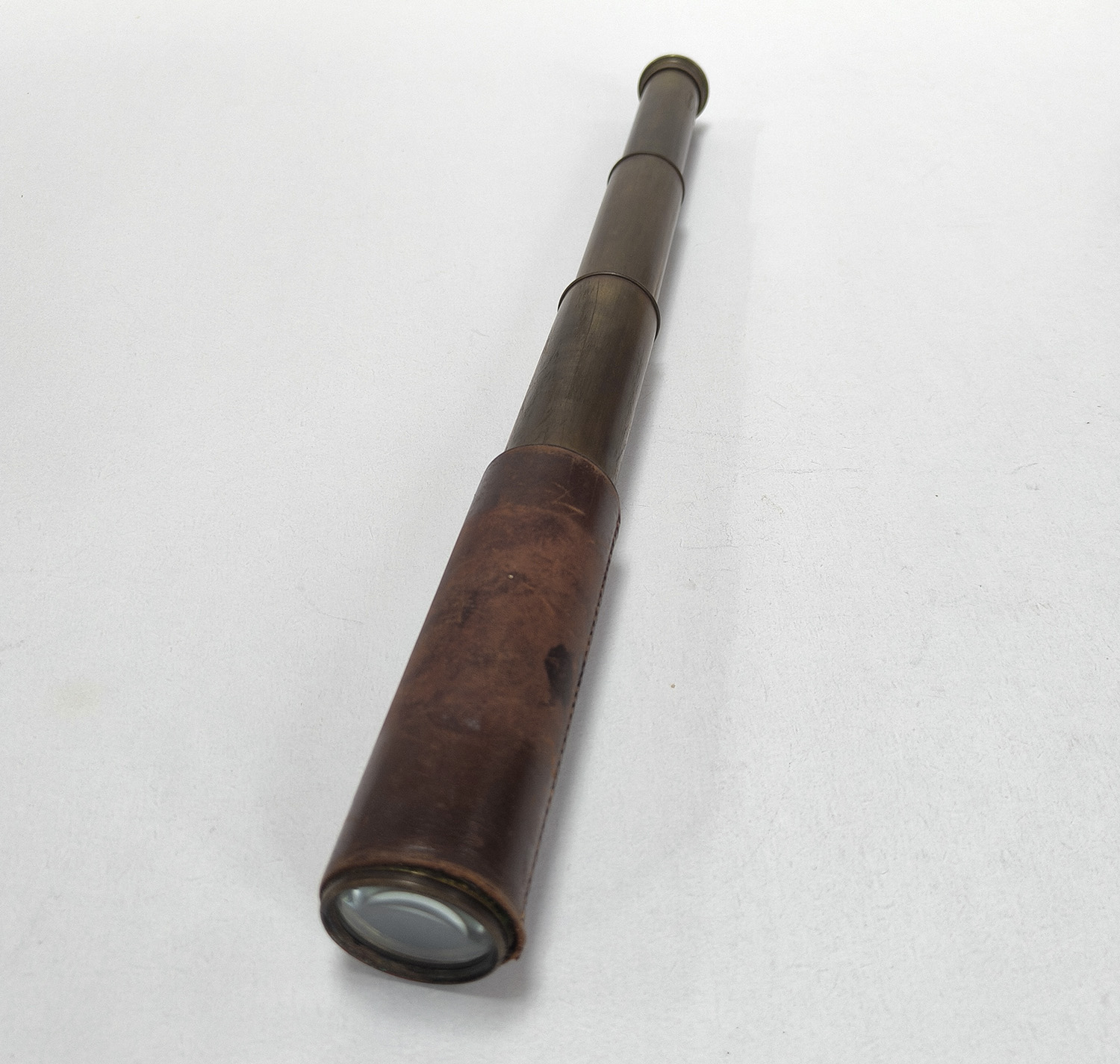 WW2 Britannic BC & Co. 3-draw 15x brass leather bound telescope - Image 4