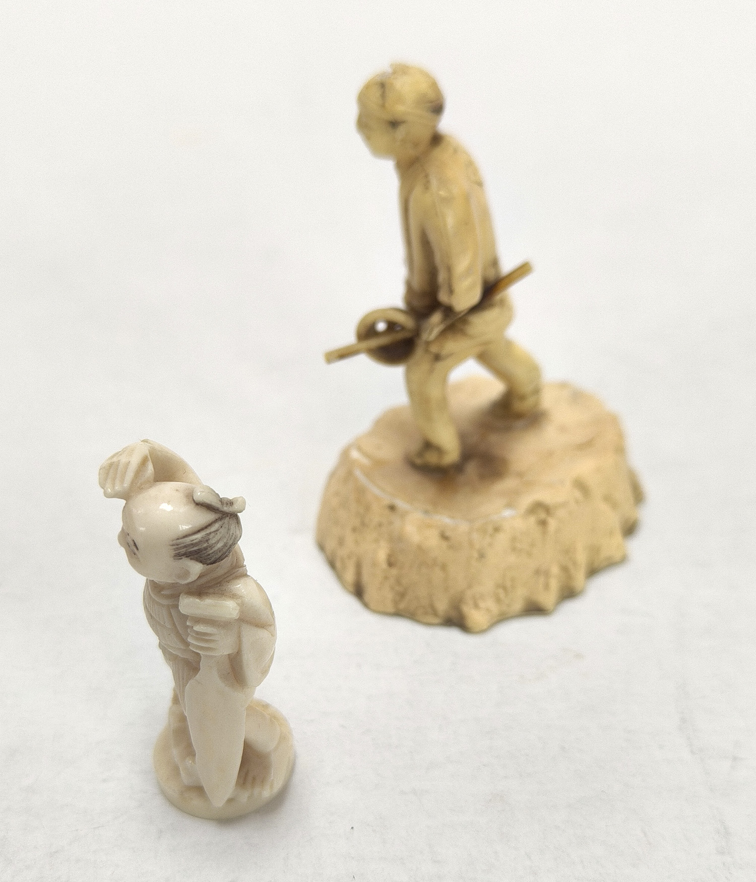 Pair of Vintage Japanese Hand-Carved Ivory Miniature Figurine - Saluting Characters - Image 2