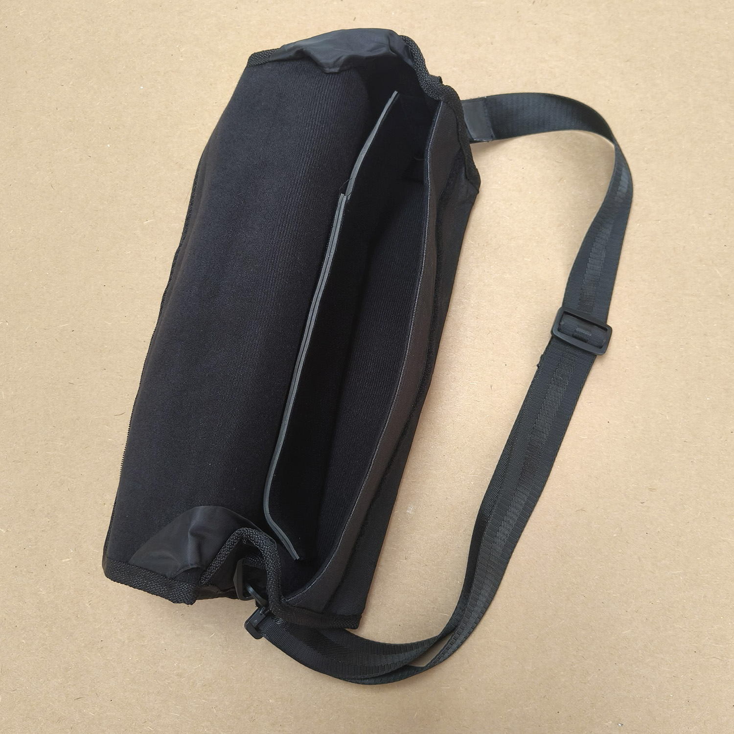 Soft carry case for spotting scopes, telescopes, tripod and accessories. 36cm (L) x 9cm (W) x 15cm (H)